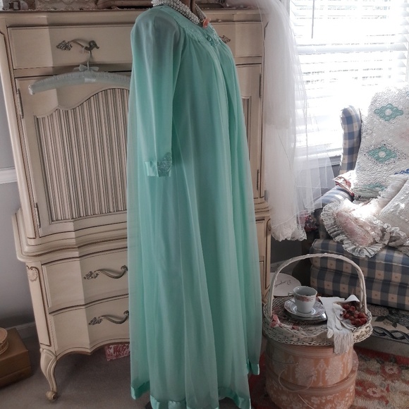 VTG "GOSSARD  ARTEMIS" PEIGNOIR ENSEMBLE! - Picture 8 of 8
